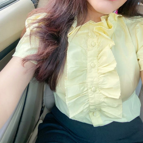 Tops - Yellow cotton ruffled blouse